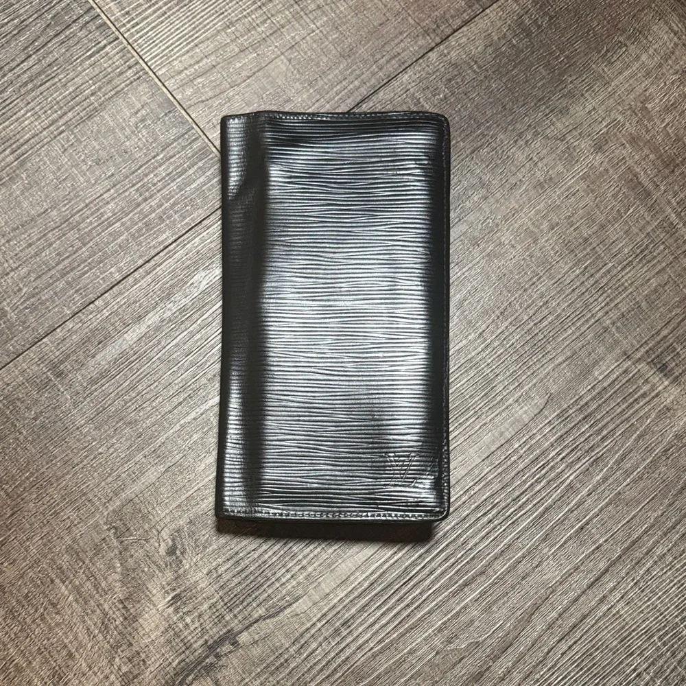 Louis Vuitton Brazza Wallet Epi Leather - Picture 2 of 16